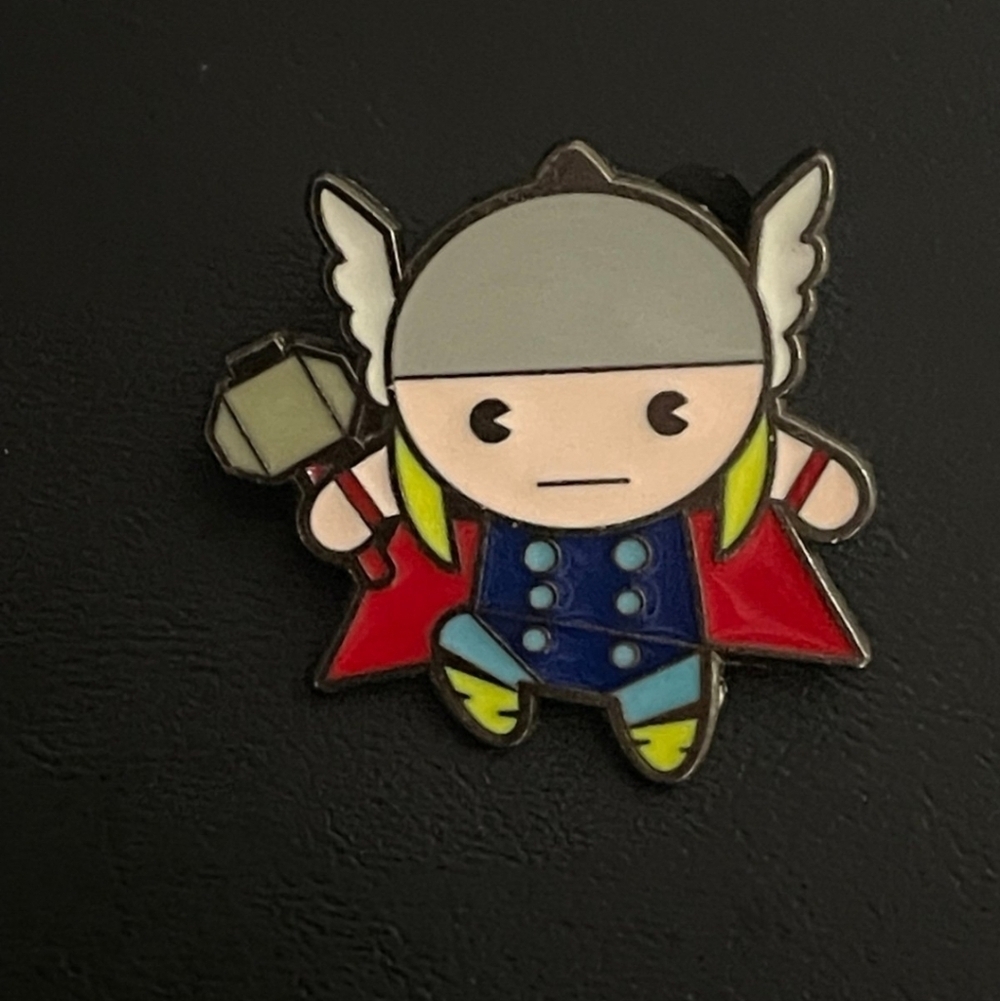 Superhero Enamel Pin Thor Marvel